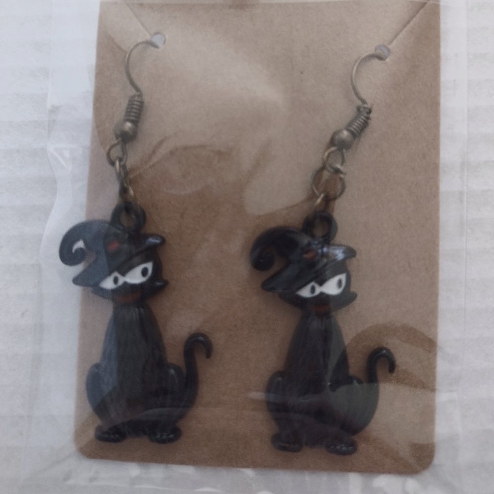Black cat Halloween earings.